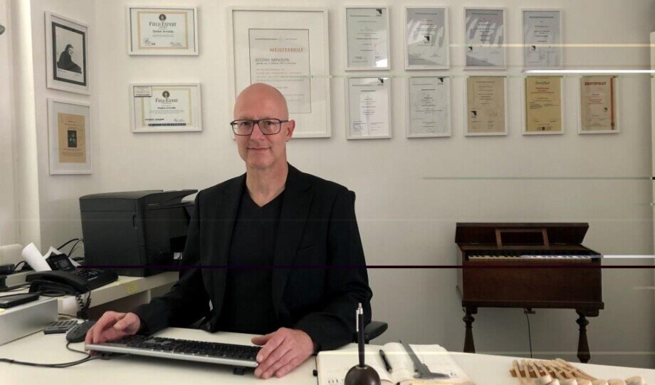 Stefan Arnolds Klavierbauermeister Arnolds