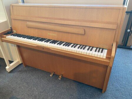 Nussbaum mittel satiniert